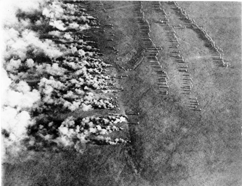 Ataque alemán con gas contra posiciones rusas en el frente oriental.