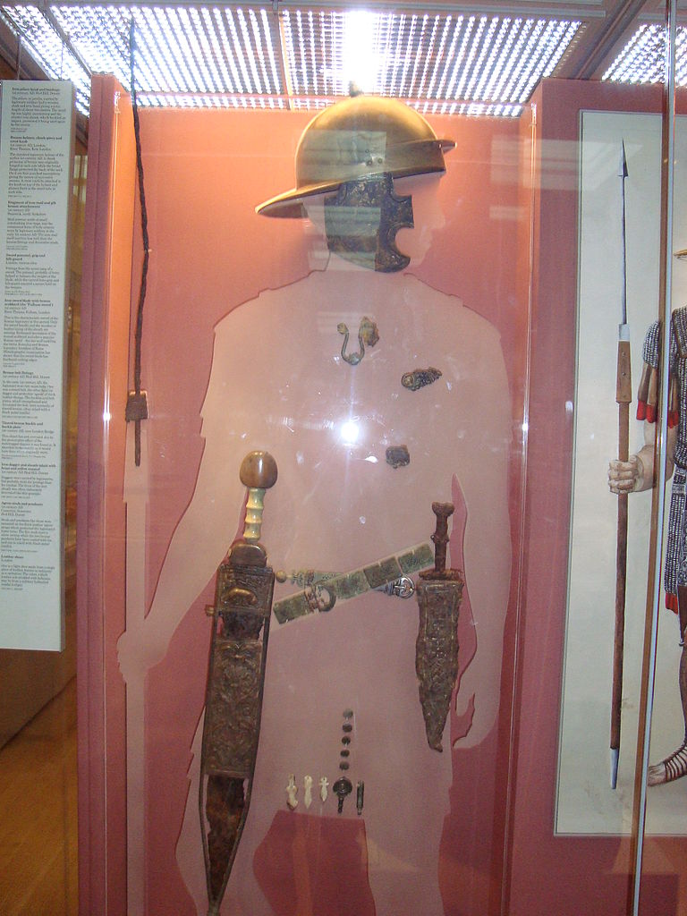 Armas de legionario romano. Davidangelleoacedo 2008. Dominio Público. https://commons.wikimedia.org/wiki/File:Armas_de_legionario.jpg