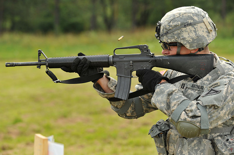 Soldado durante competencia de tiro, Fotografía subida por GiW.